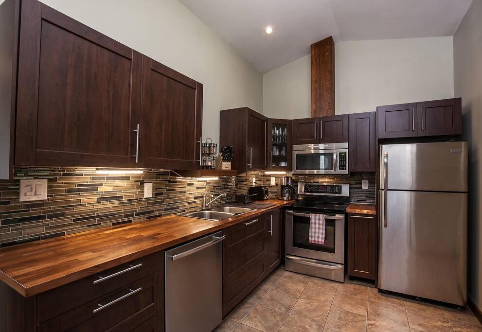 The Best 2 Bedrooms Suite In Revelstoke! 外观 照片