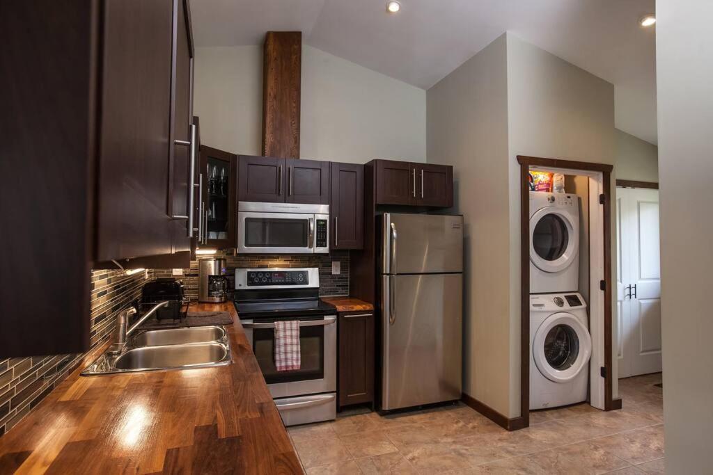 The Best 2 Bedrooms Suite In Revelstoke! 外观 照片