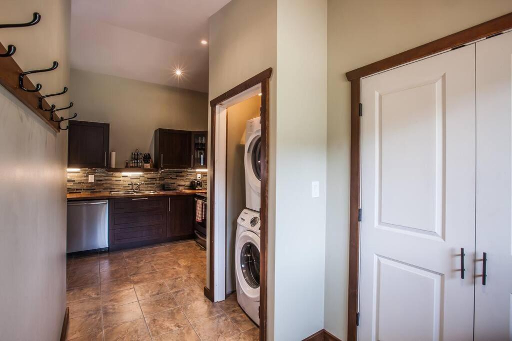 The Best 2 Bedrooms Suite In Revelstoke! 外观 照片